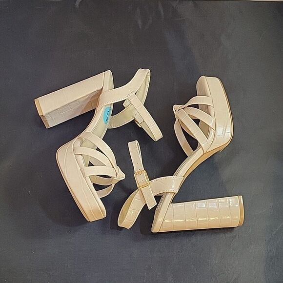 BRAND NEW OLIVIA MILLER HIGH BLOCK HEEL OPEN TOE ADJUSTABLE BUCKLE SANDAL - Picture 10 of 15